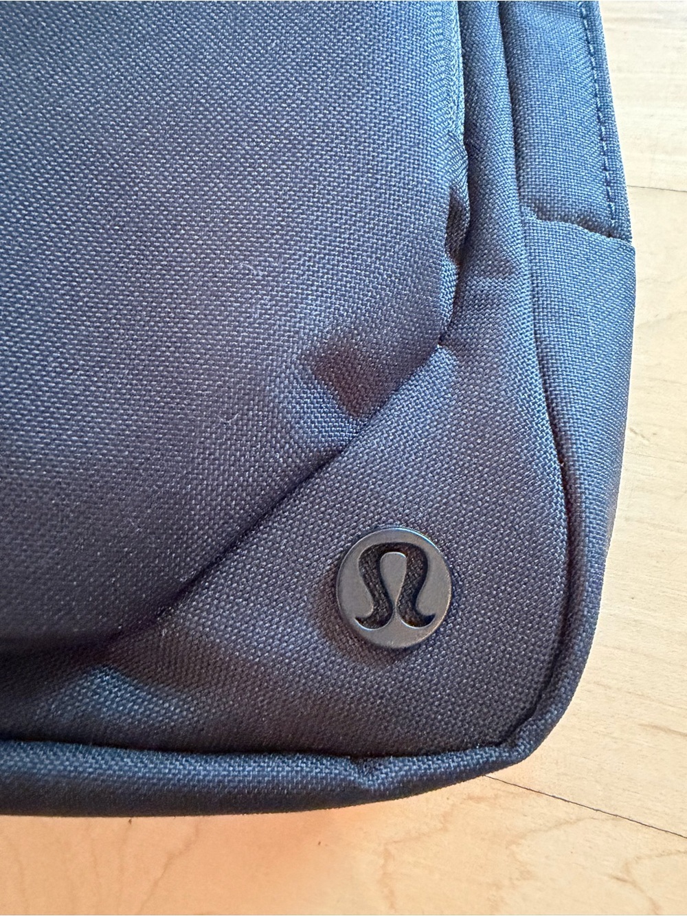 black Lululemon Commuter Sling Bag 3.5L - Picture 2 of 8